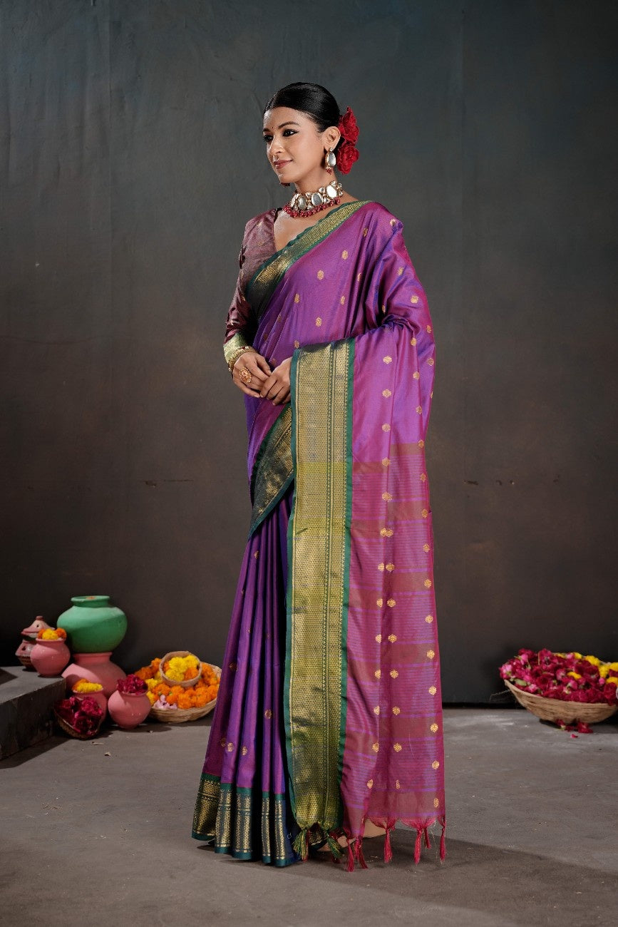 Soft Silk Chitt Pallue With Contrast Blouse Weaving Saree