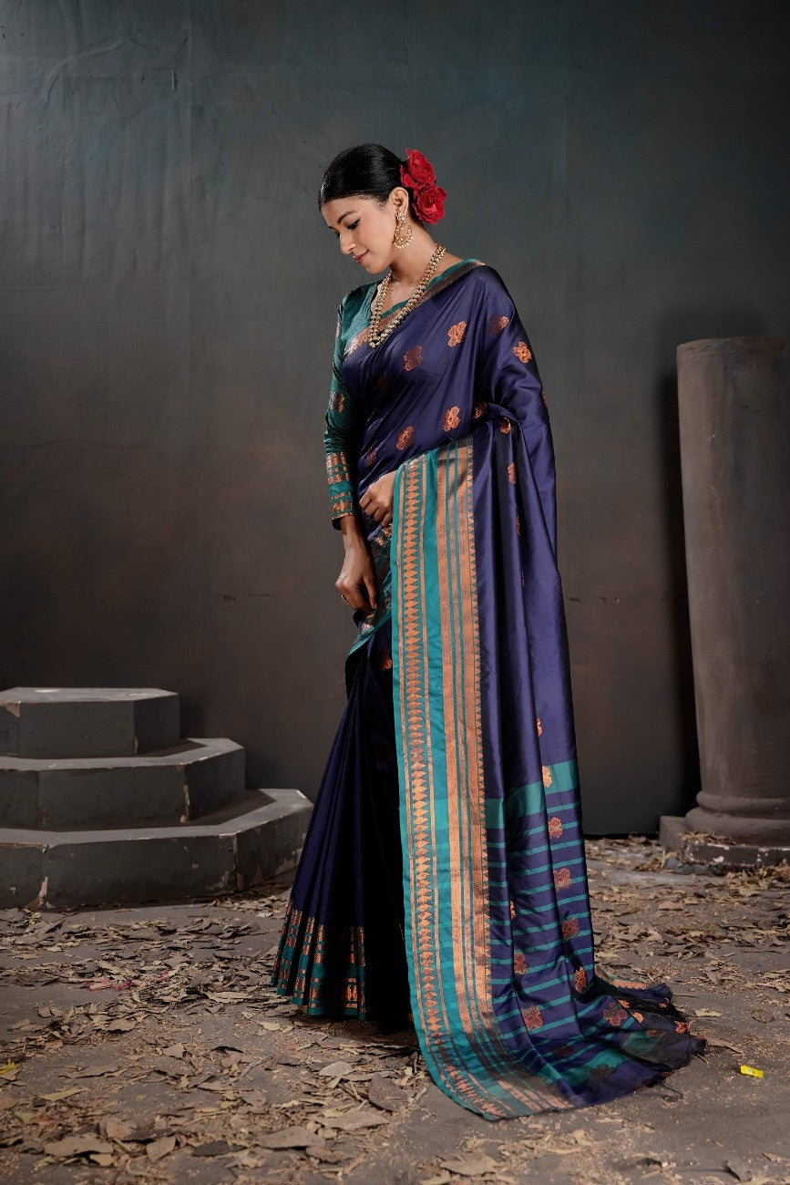 Soft Silk Chitt Pallue With Contrast Blouse Weaving Saree