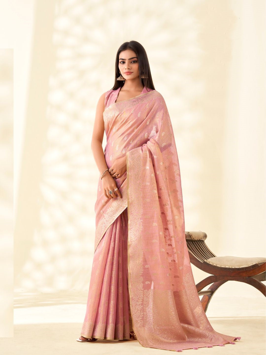Soft Tissue Linen With Big Jaquard Pallu Handloom Silk Saree