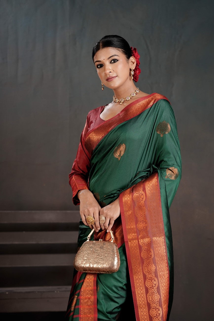 Soft Silk Chitt Pallue With Contrast Blouse Weaving Saree