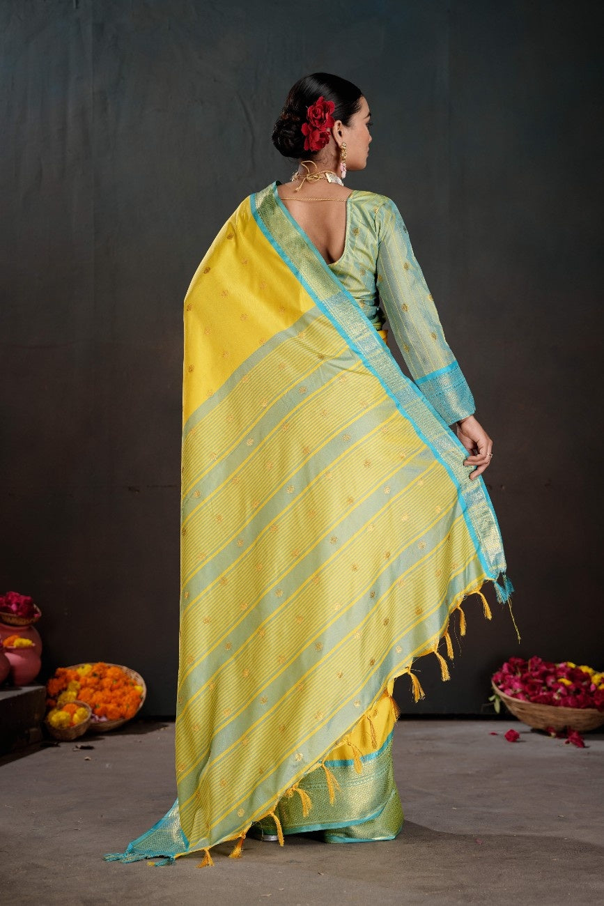 Soft Silk Chitt Pallue With Contrast Blouse Weaving Saree