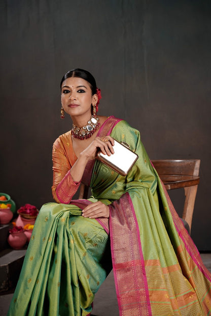 Soft Silk Chitt Pallue With Contrast Blouse Weaving Saree