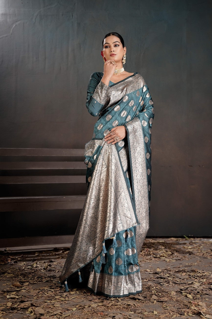 Soft Silk Chitt Pallue With Blouse Weaving Silk Saree