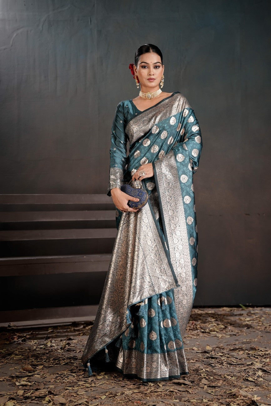 Soft Silk Chitt Pallue With Blouse Weaving Silk Saree