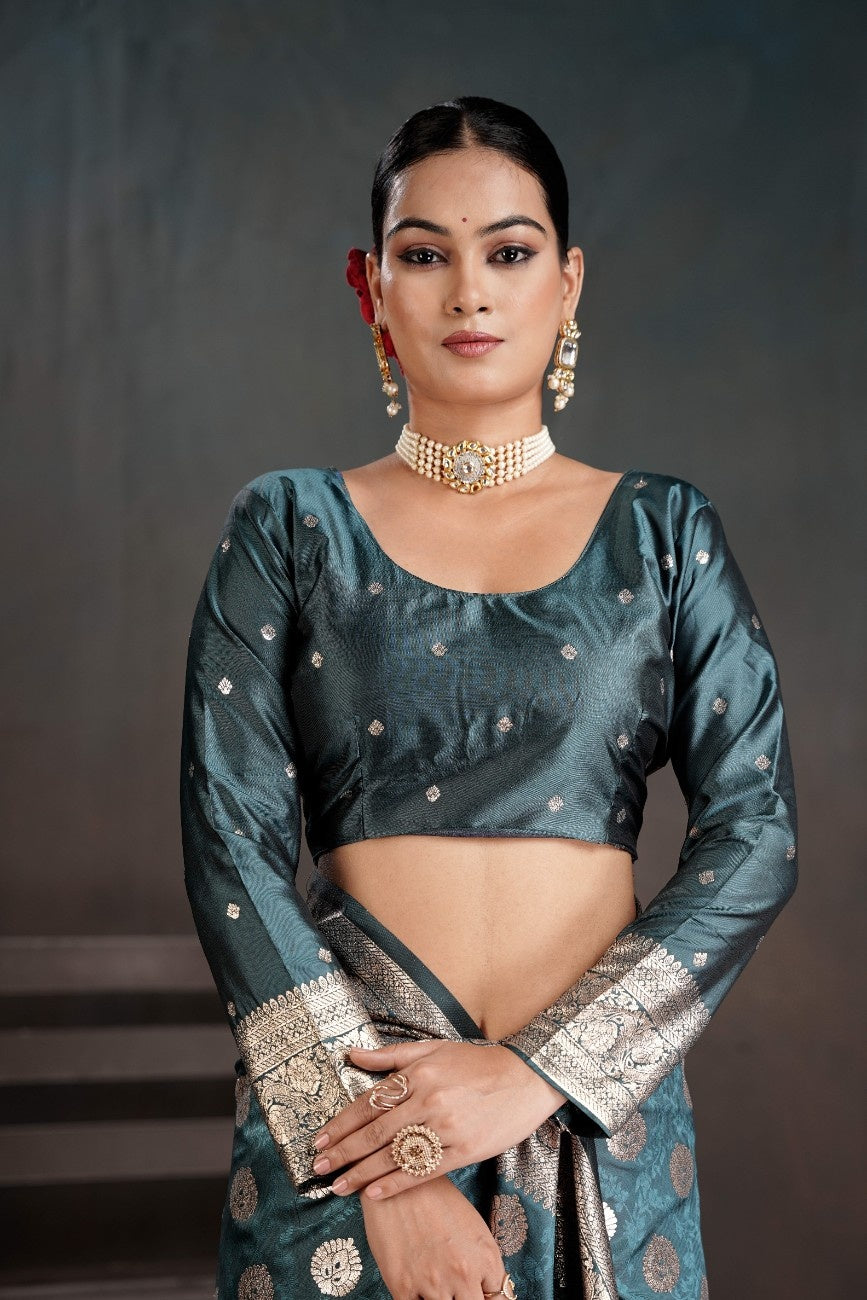 Soft Silk Chitt Pallue With Blouse Weaving Silk Saree