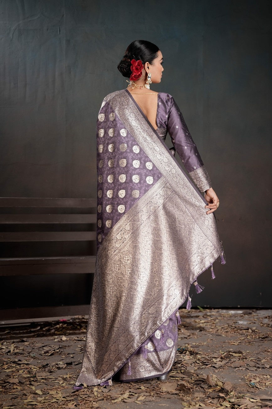 Soft Silk Chitt Pallue With Blouse Weaving Silk Saree