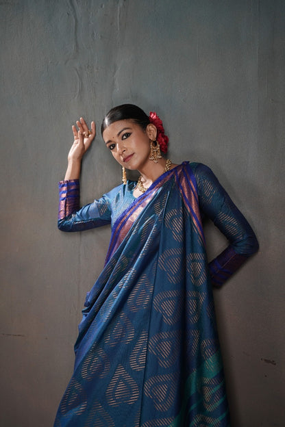 Soft Silk Chitt Pallue With Contrast Blouse Weaving Saree