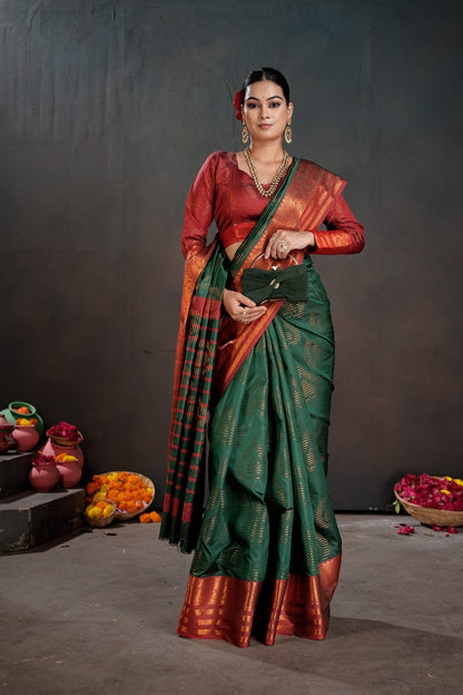 Soft Silk Chitt Pallue With Contrast Blouse Weaving Saree