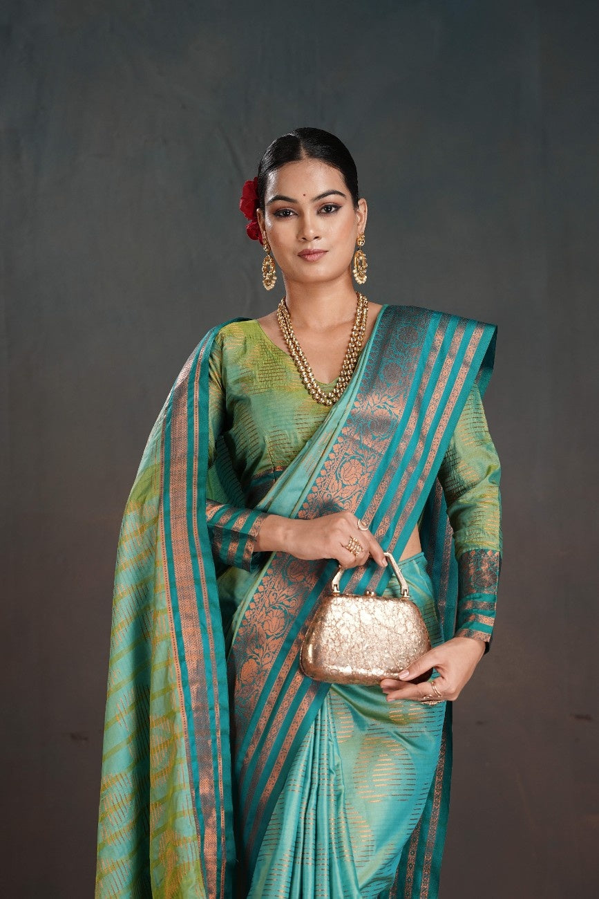 Soft Silk Chitt Pallue With Contrast Blouse Weaving Saree