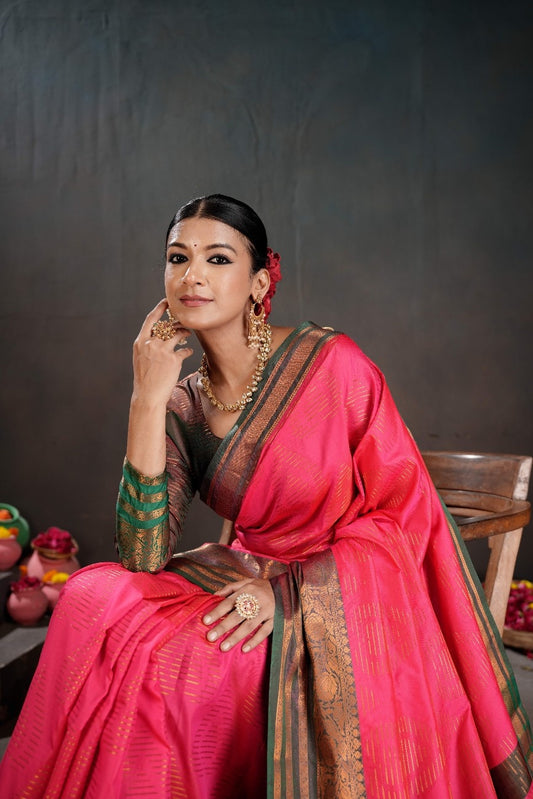 Soft Silk Chitt Pallue With Contrast Blouse Weaving Saree