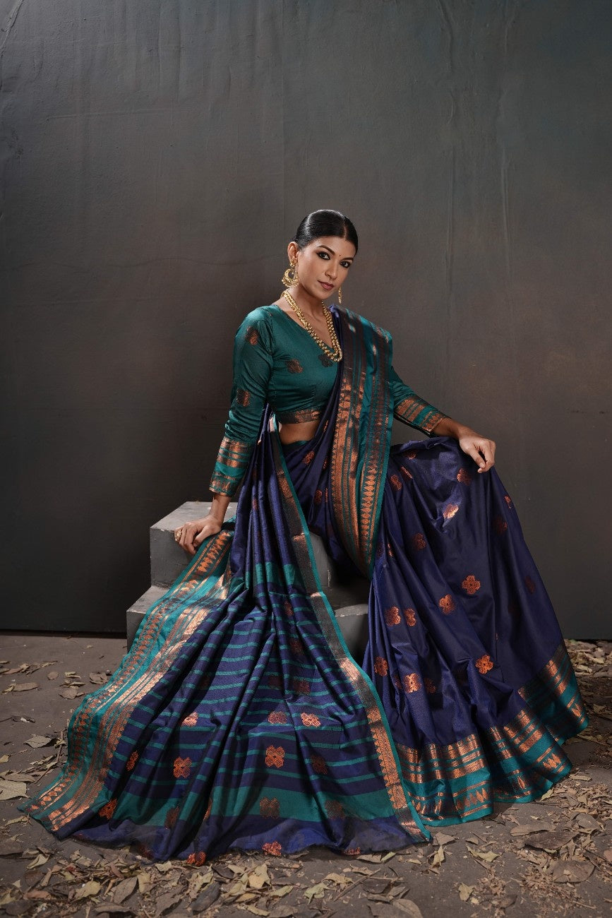 Soft Silk Chitt Pallue With Contrast Blouse Weaving Saree