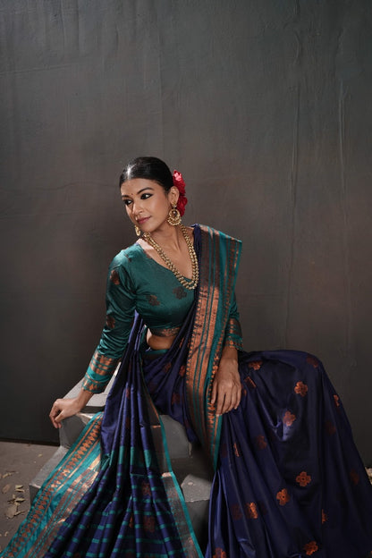 Soft Silk Chitt Pallue With Contrast Blouse Weaving Saree