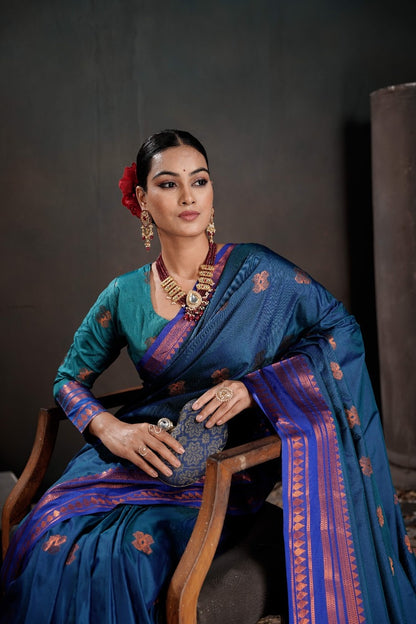 Soft Silk Chitt Pallue With Contrast Blouse Weaving Saree