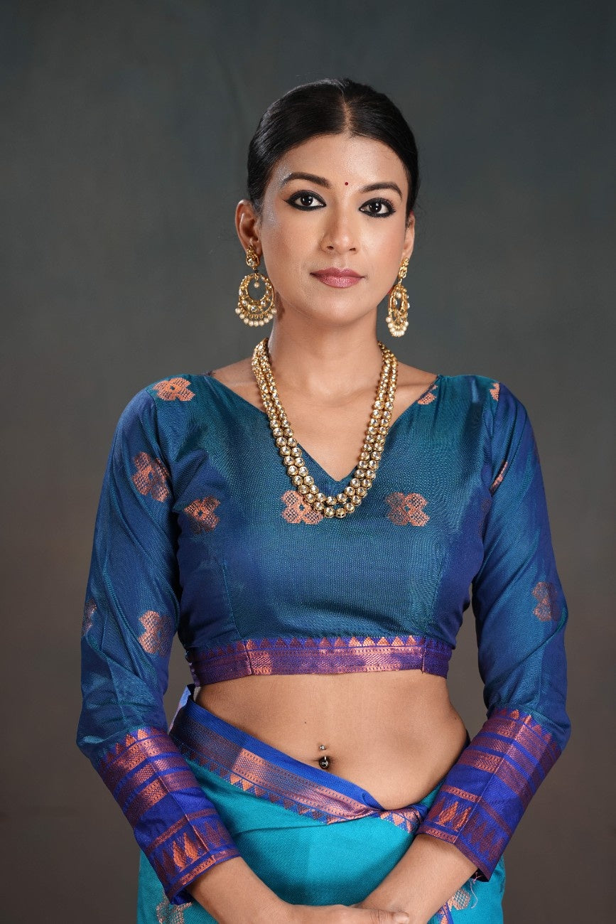 Soft Silk Chitt Pallue With Contrast Blouse Weaving Saree