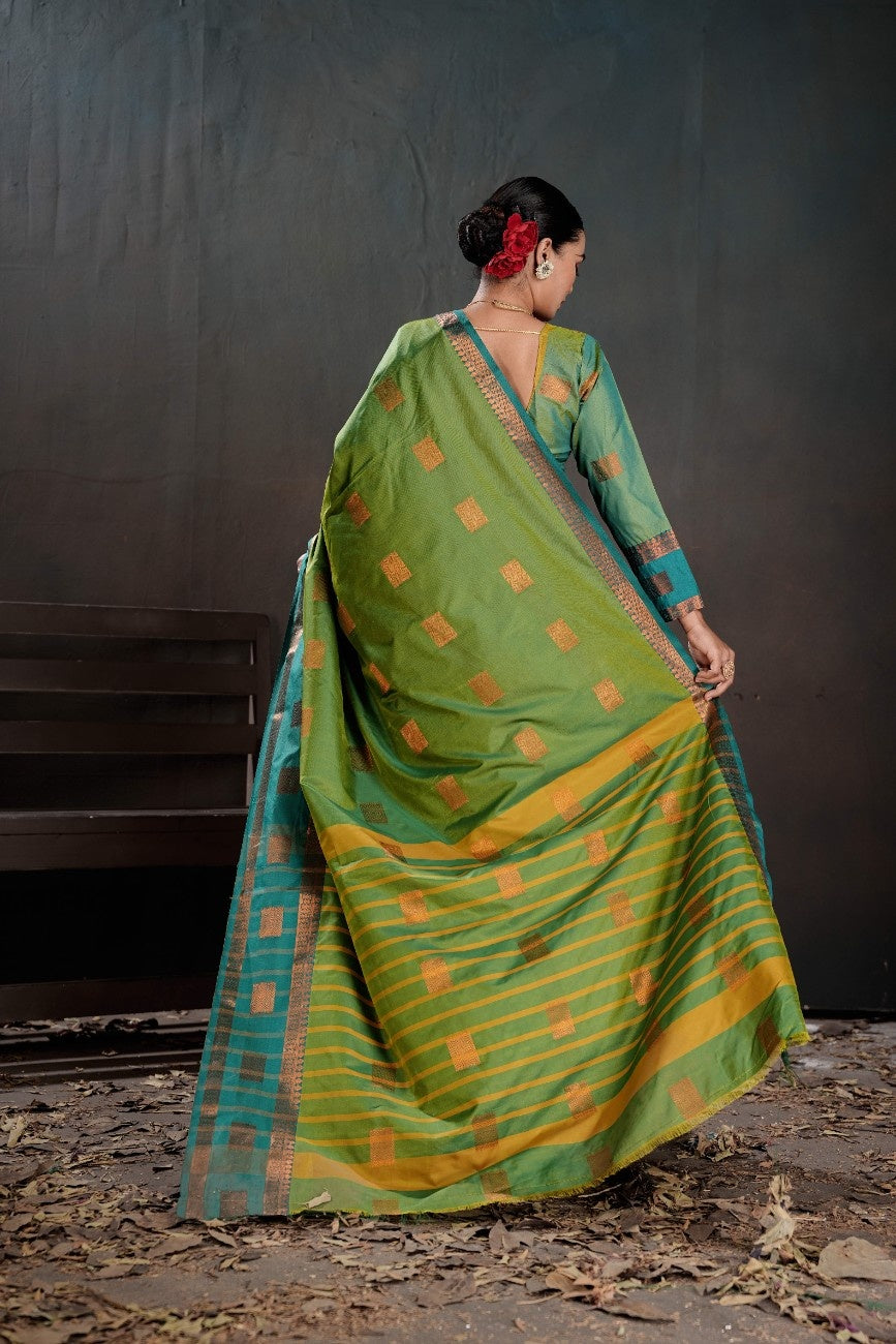 Soft Silk Chitt Pallue With Contrast Blouse Weaving Saree