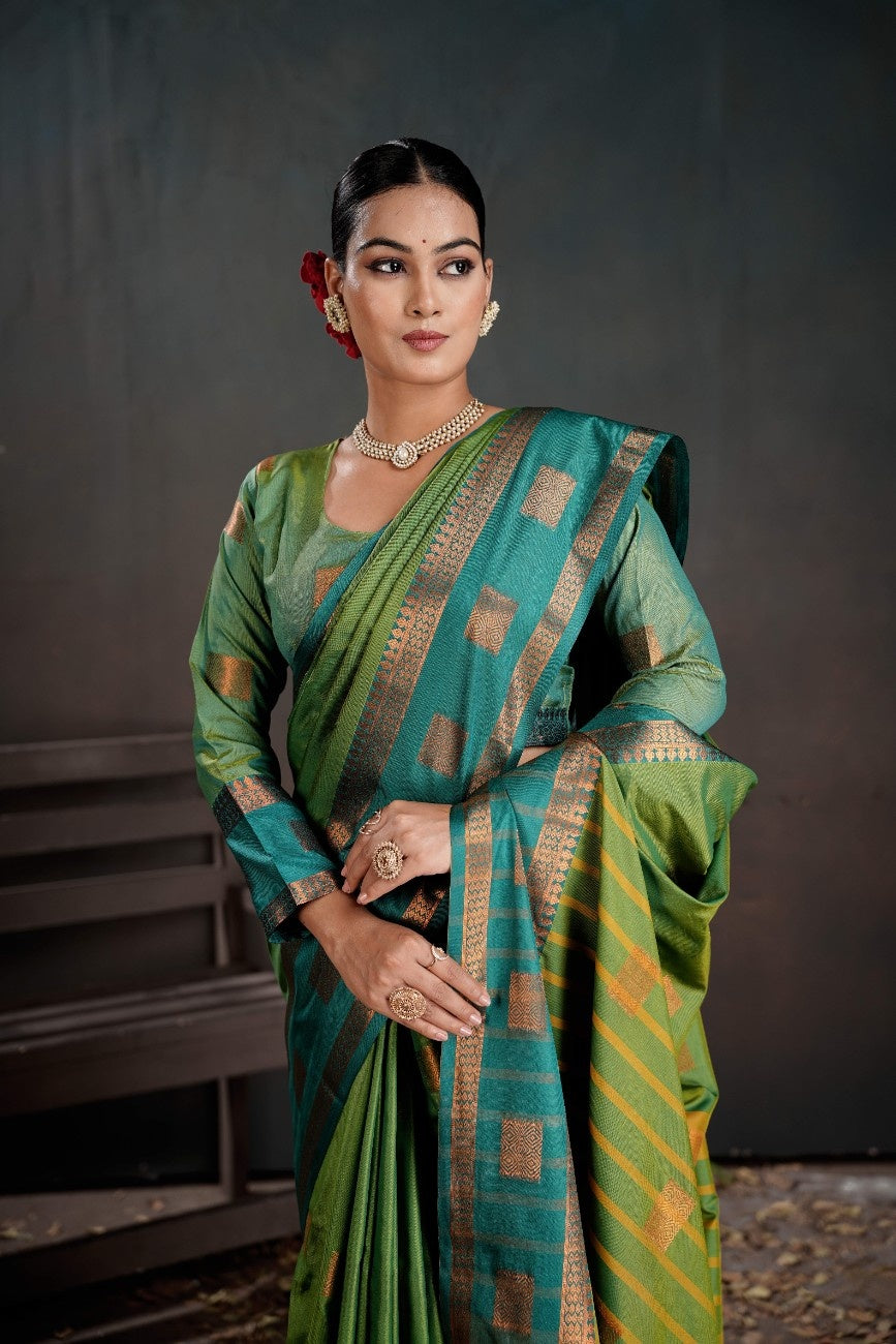 Soft Silk Chitt Pallue With Contrast Blouse Weaving Saree