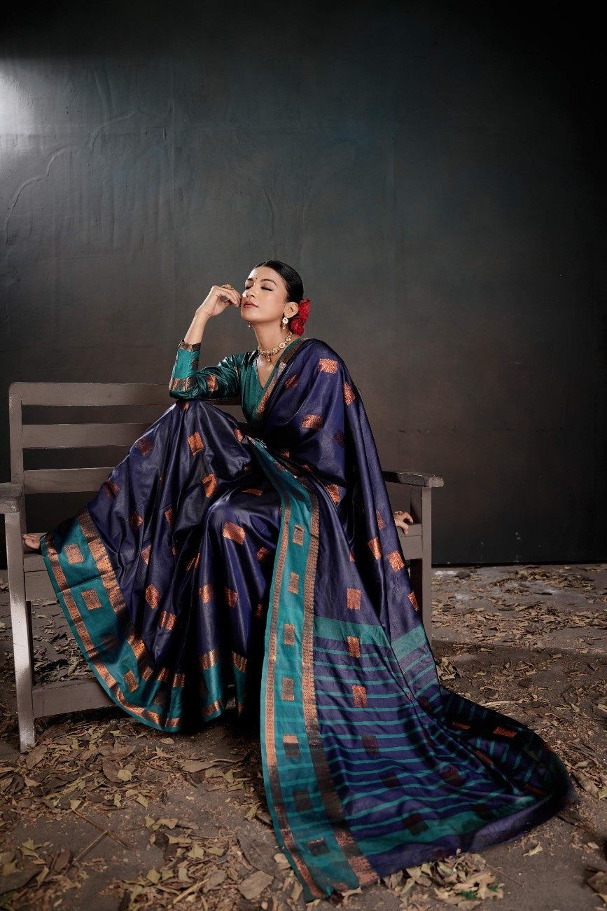 Soft Silk Chitt Pallue With Contrast Blouse Weaving Saree