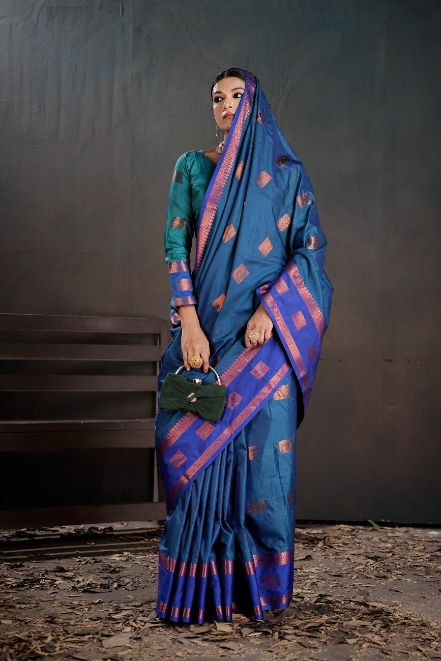 Soft Silk Chitt Pallue With Contrast Blouse Weaving Saree