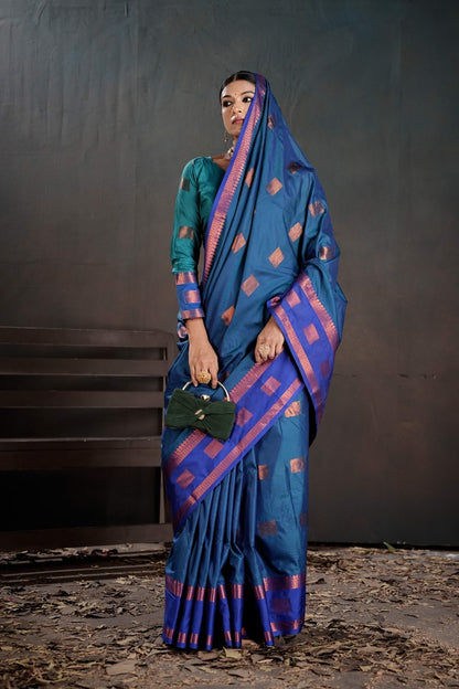 Soft Silk Chitt Pallue With Contrast Blouse Weaving Saree