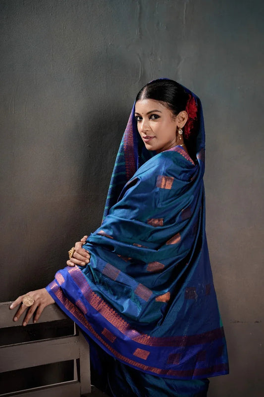 Soft Silk Chitt Pallue With Contrast Blouse Weaving Saree - EZBER