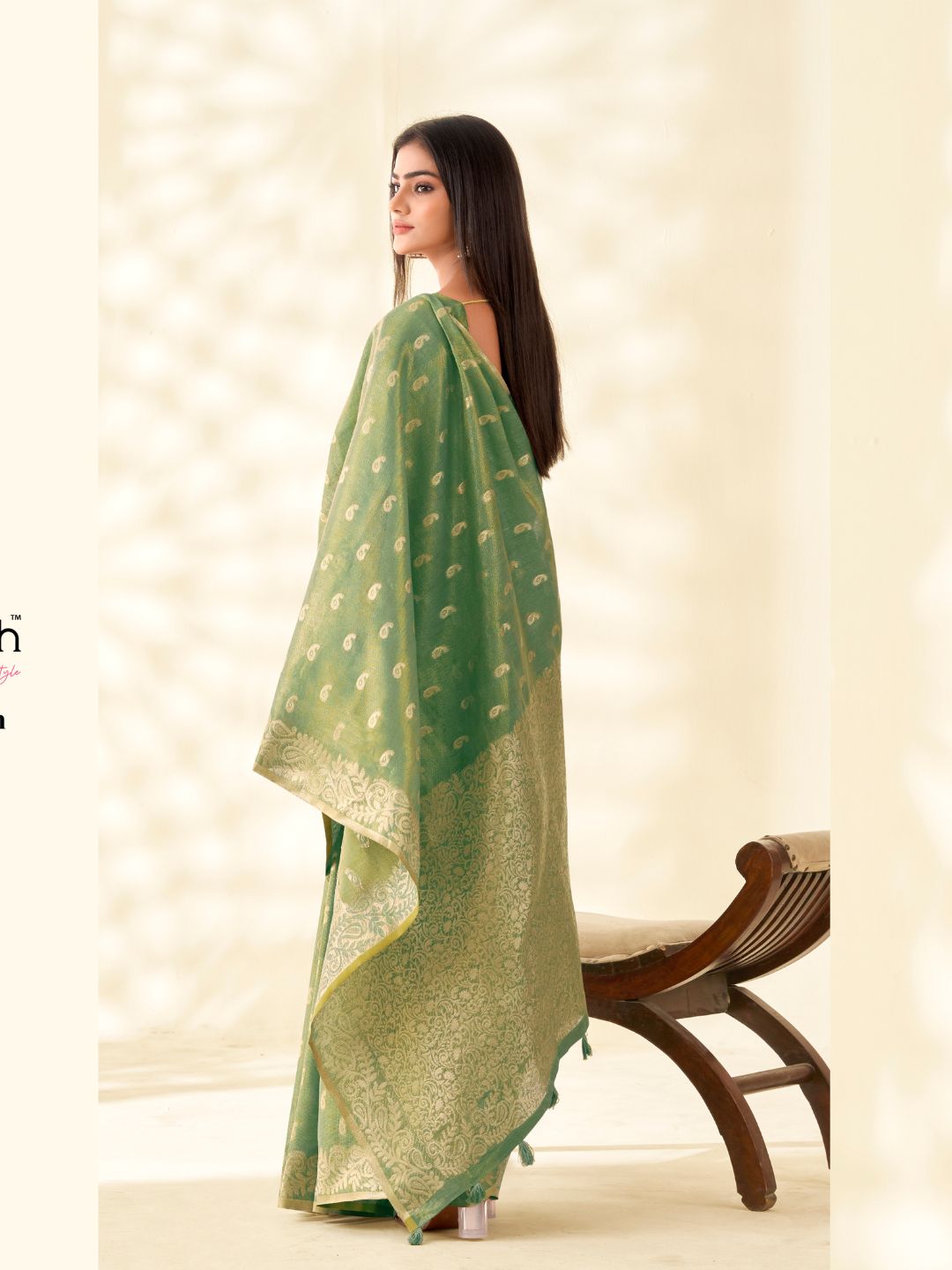 Soft Tissue Linen With Big Jaquard Pallu Handloom Silk Saree