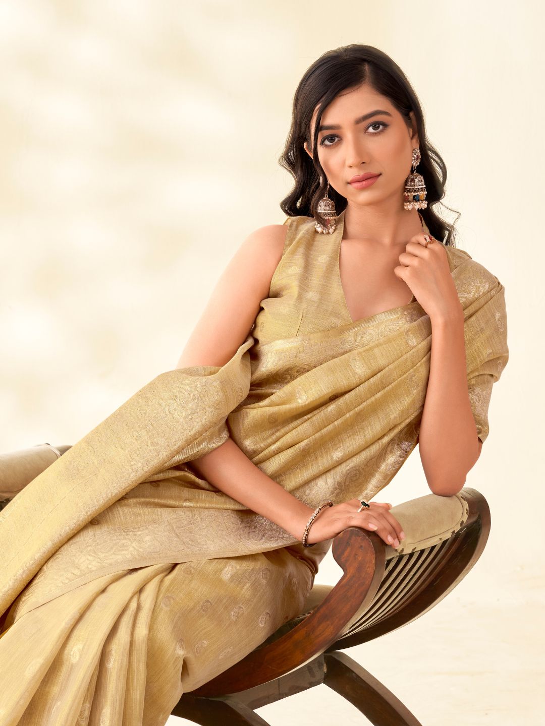 Soft Tissue Linen With Big Jaquard Pallu Handloom Silk Saree