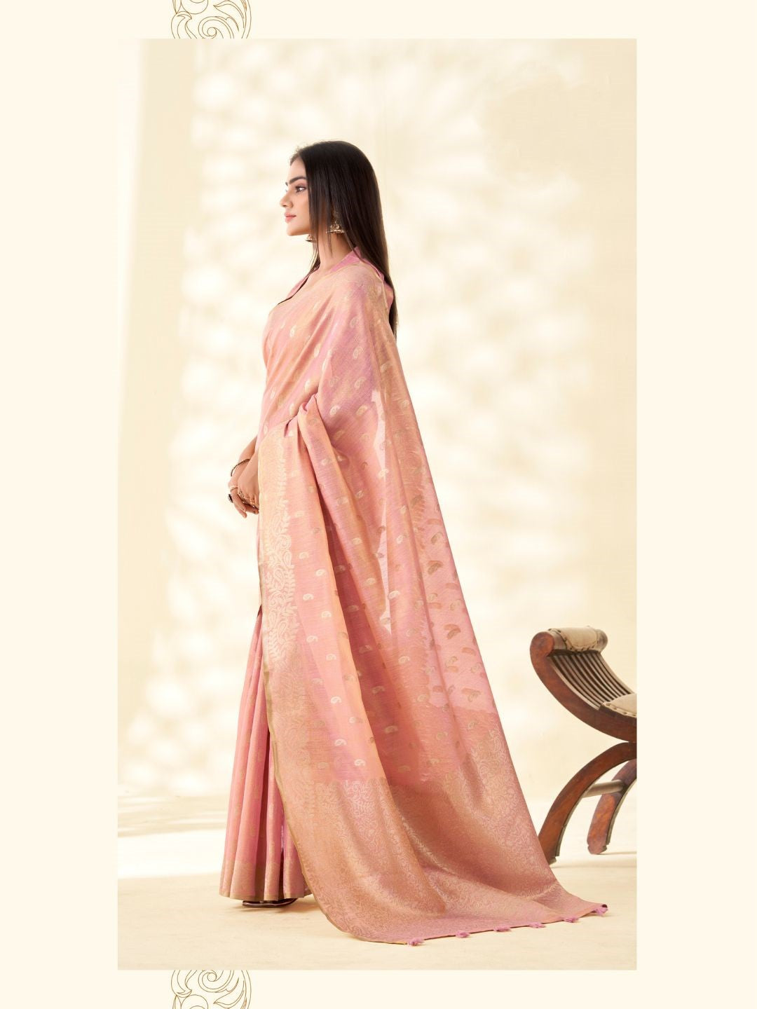 Soft Tissue Linen With Big Jaquard Pallu Handloom Silk Saree