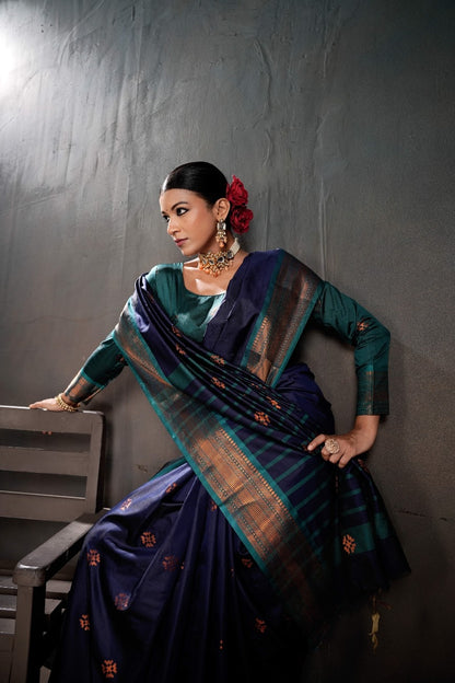Soft Silk Chitt Pallue With Contrast Blouse Weaving Saree