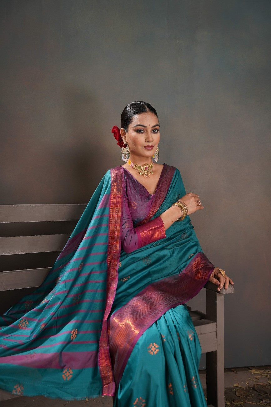 Soft Silk Chitt Pallue With Contrast Blouse Weaving Saree