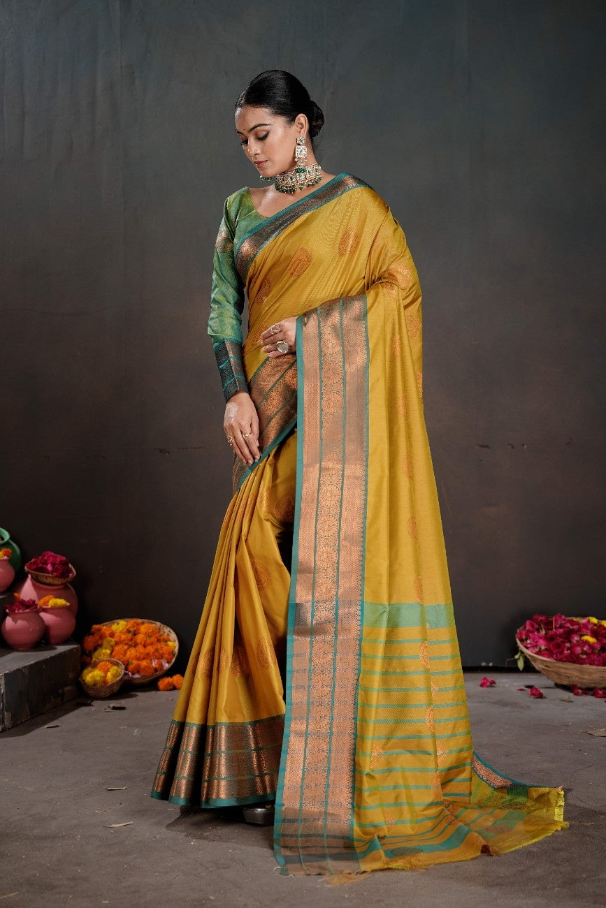 Soft Silk Chitt Pallue With Contrast Blouse Weaving Saree