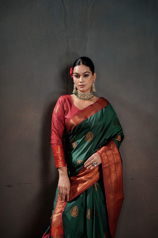 Soft Silk Chitt Pallue With Contrast Blouse Weaving Saree