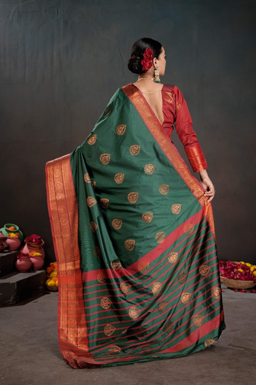 Soft Silk Chitt Pallue With Contrast Blouse Weaving Saree