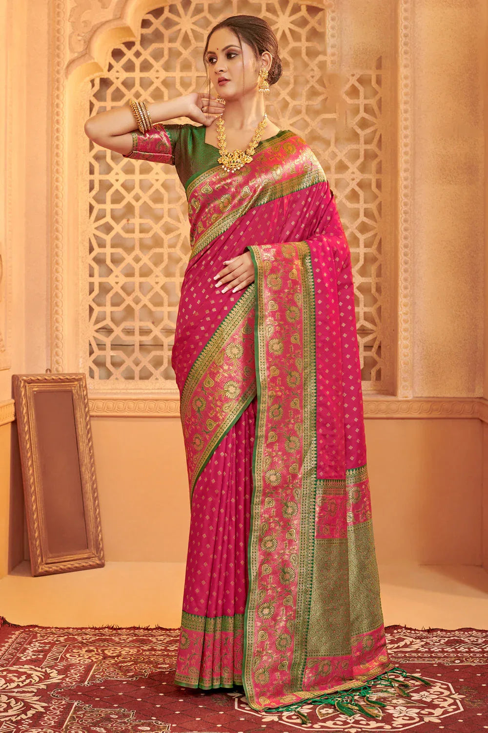 Magenta Banarasi Silk Saree With Blouse - EZBER