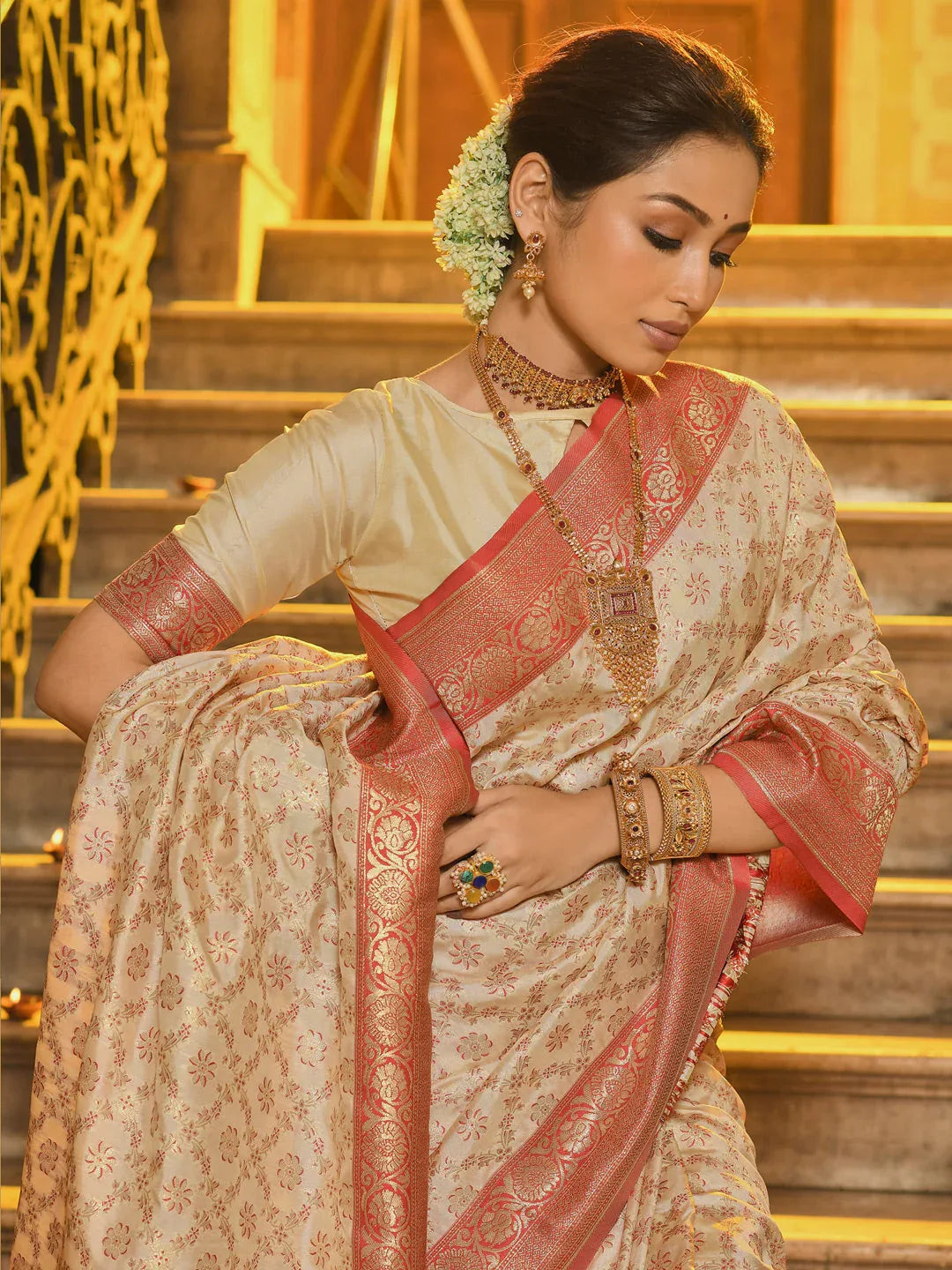 Red Banarasi Silk Saree With Blouse Piece - EZBER