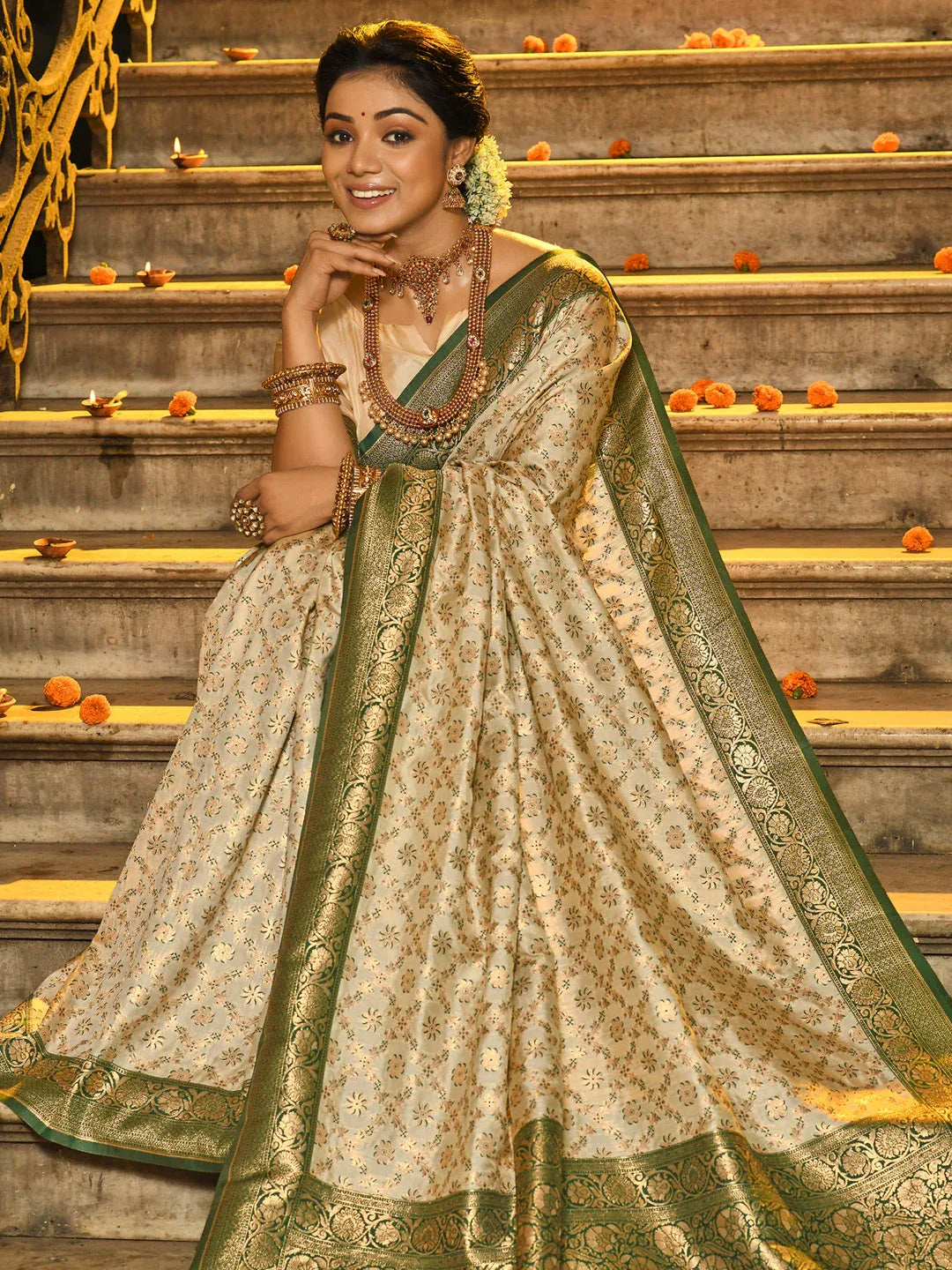 Dark Green Banarasi Silk Saree With Blouse Piece - EZBER