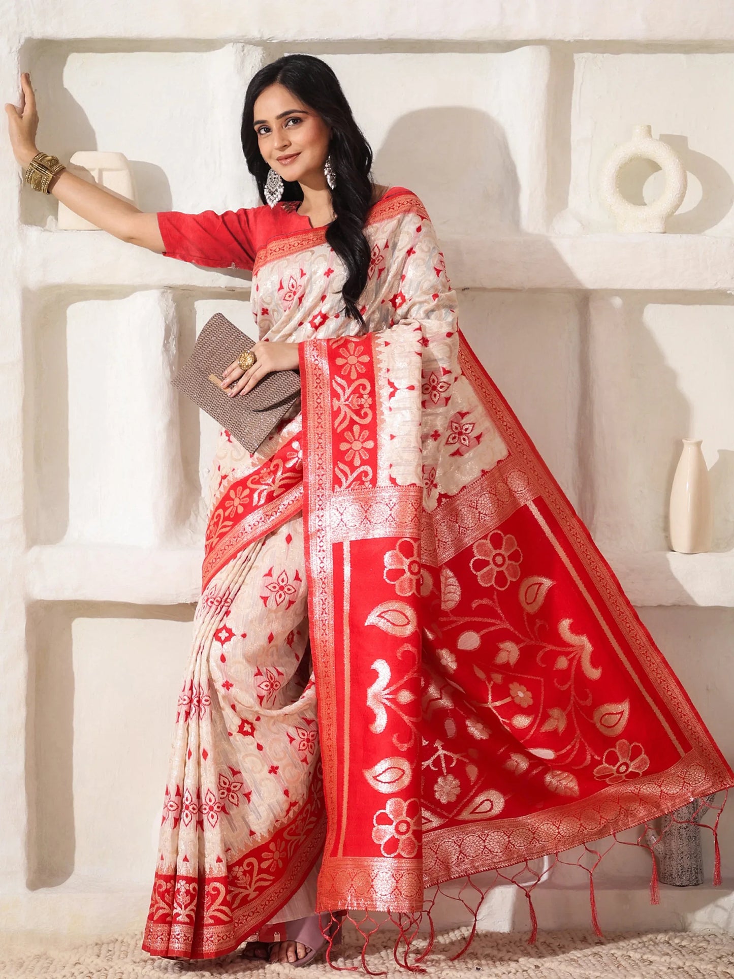 White Linen Cotton Saree With Blouse Piece - EZBER