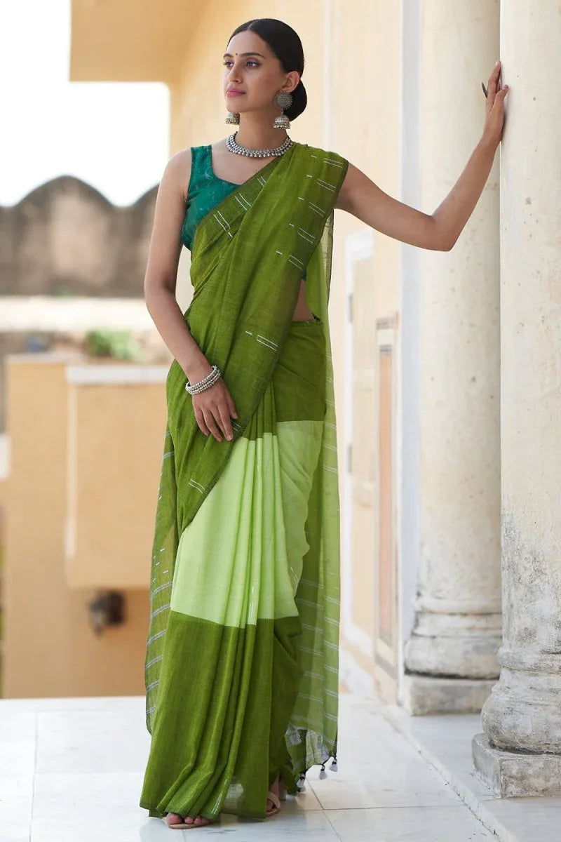 Hunter Green Mulmul Cotton Saree - EZBER