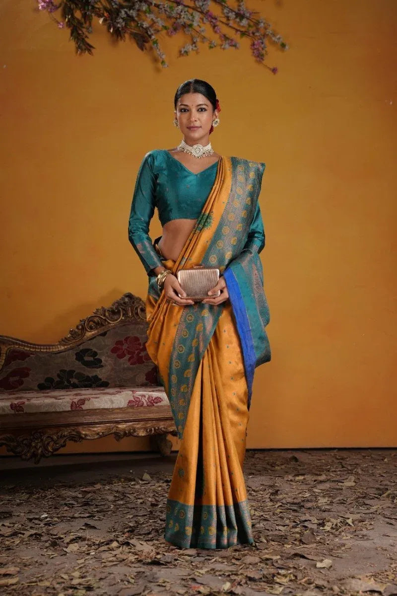 Kanjeevaram Silk Rich Pallue With Contrast Blouse Weaving Silk Saree - EZBER