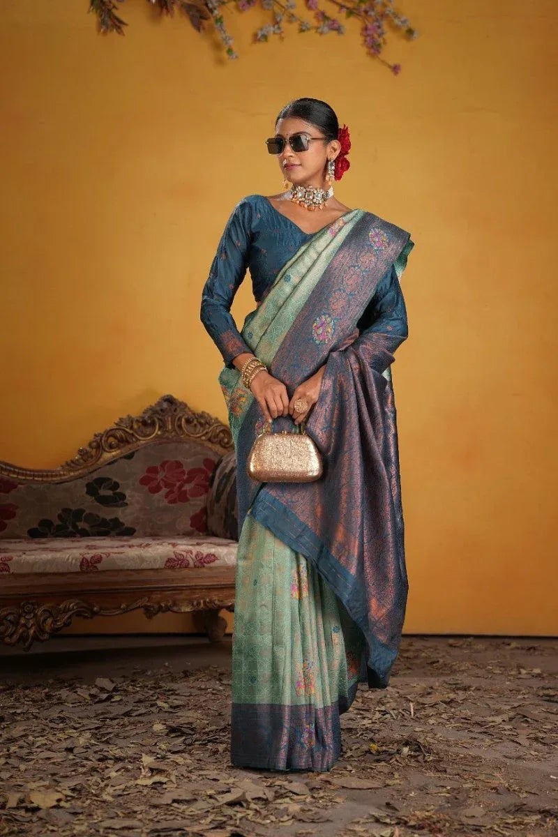 Kanjeevaram Silk Rich Pallue With Contrast Blouse Weaving Silk Saree - EZBER