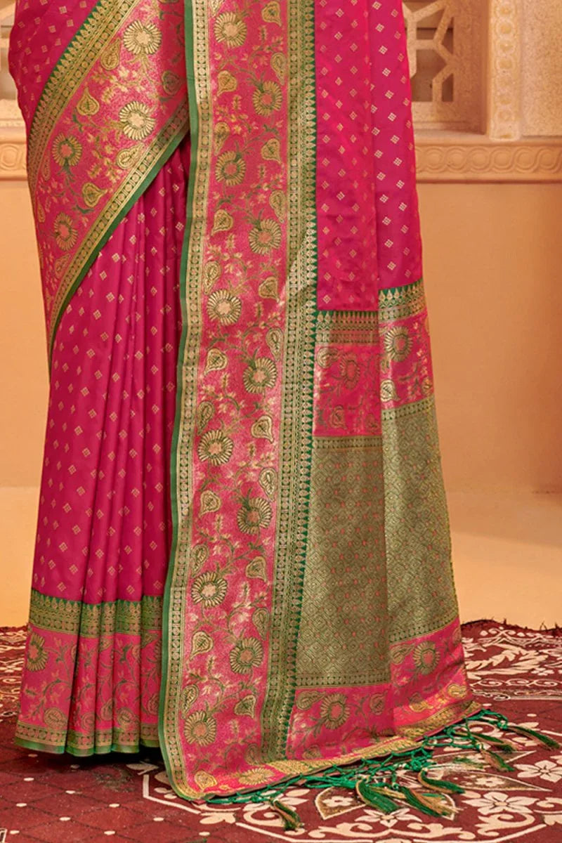 Magenta Banarasi Silk Saree With Blouse - EZBER