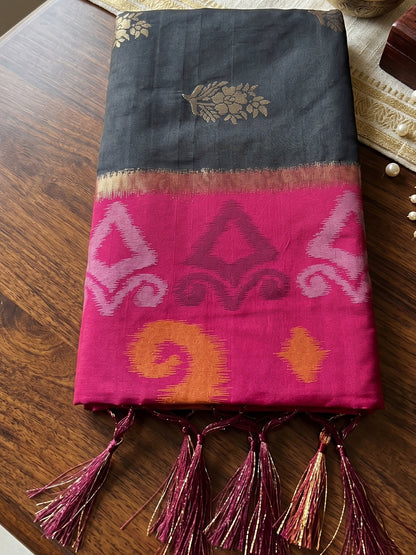 Black Soft Silk Contrast Pallu Saree | EZB SI04 SURIV1001